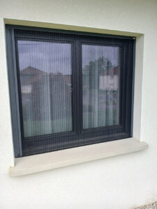 enreprise-menuiserie-luneville-pose-volets-et-moustiquaire-pvc